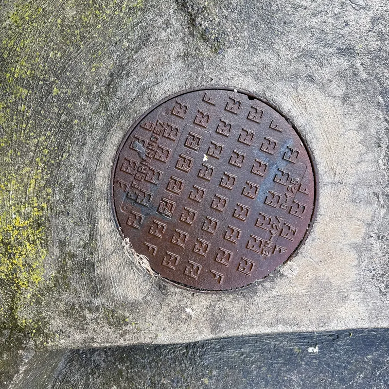 Właz kanalizacyjny w Funchal, Portugal