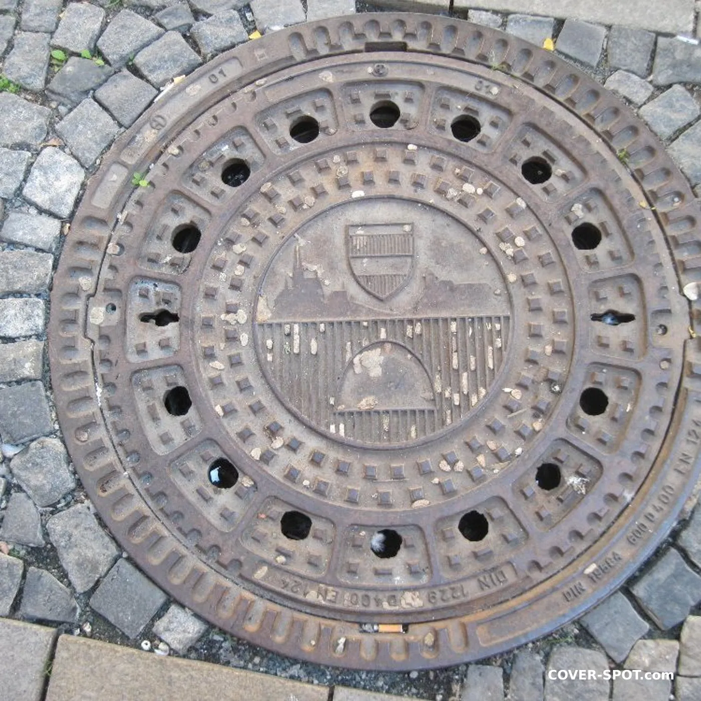 Tampa de esgoto em Brno, South Moravian, Czechia