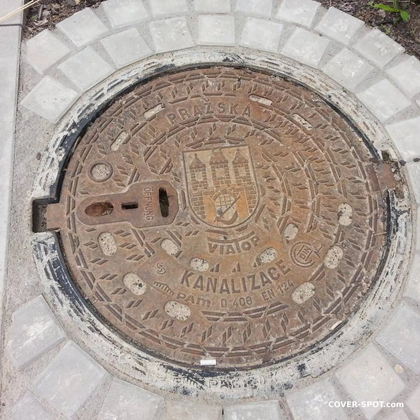 Tampa de esgoto em Praha, Czechia