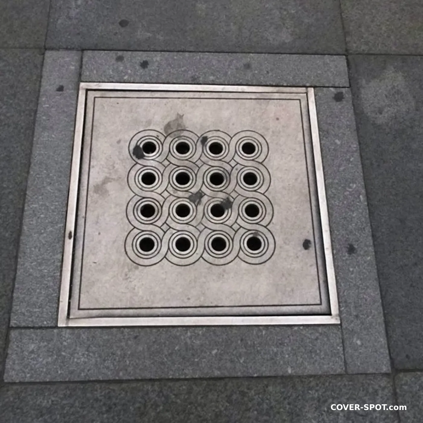 맨홀 뚜껑 Praha, Czechia