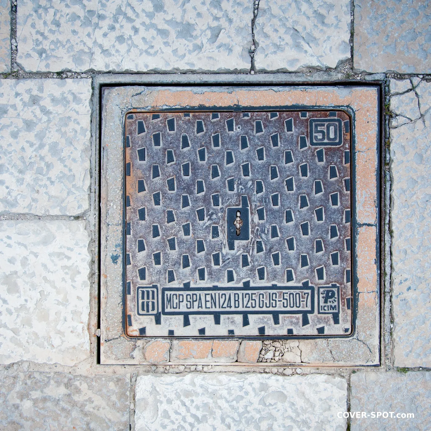 غطاء فتحة في Matera, Italy