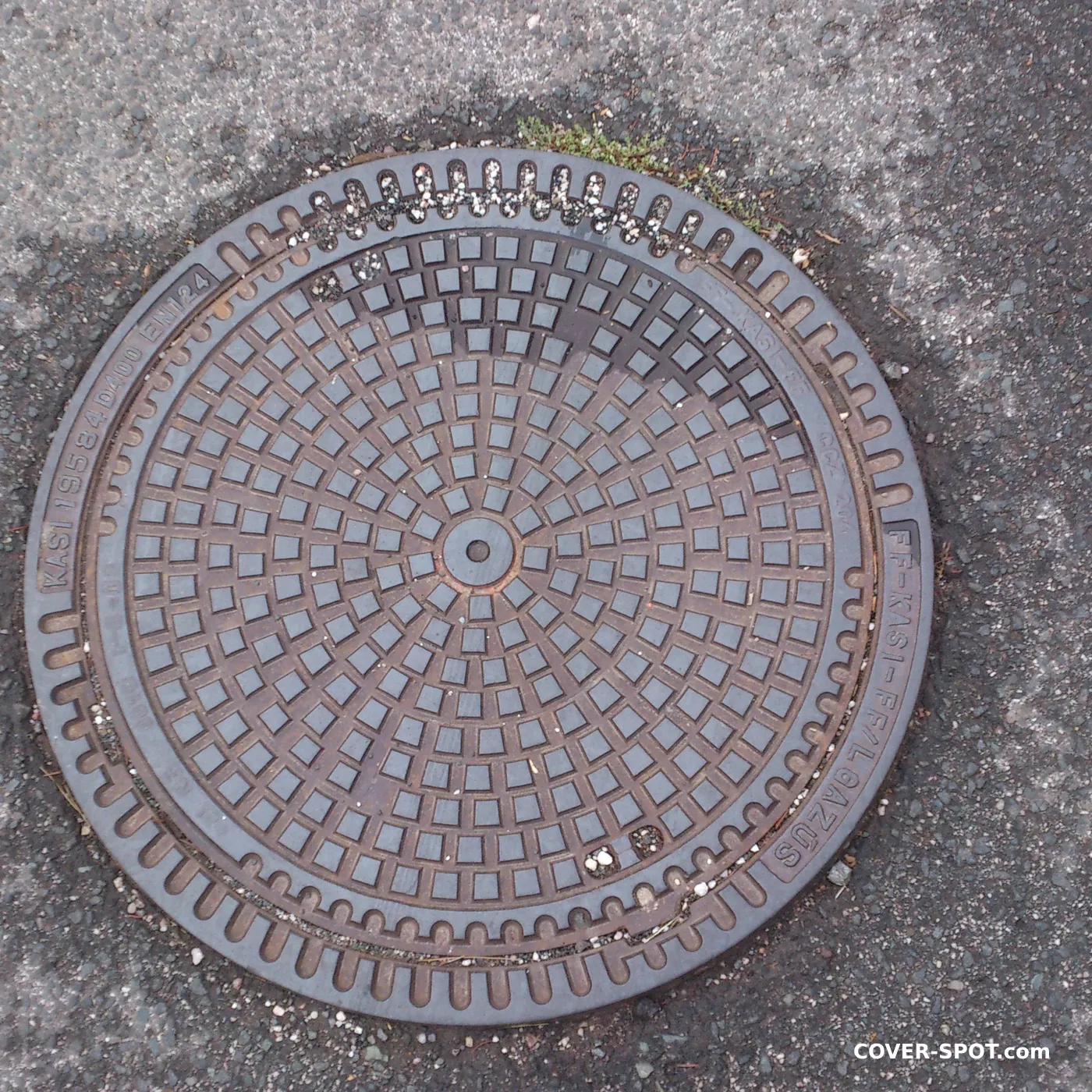 맨홀 뚜껑 Stará Paka, Královéhradecký kraj, Czechia