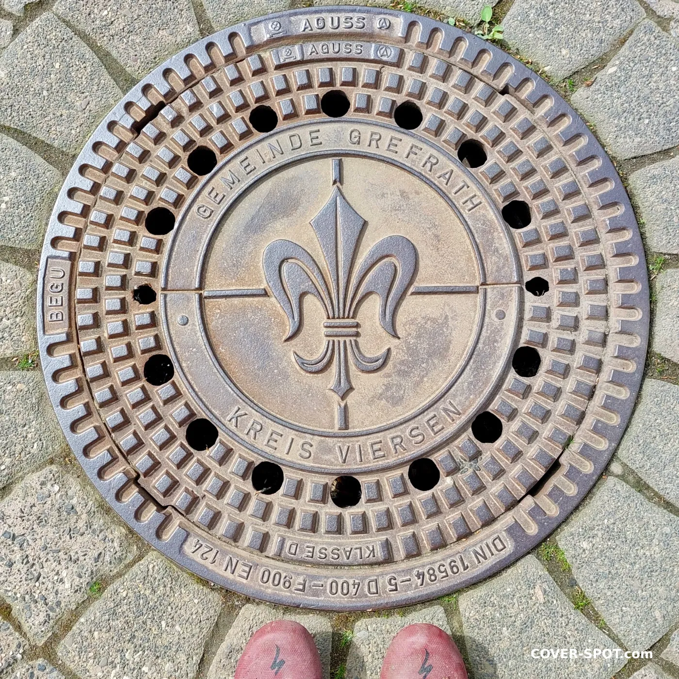 Manhole cover in Oedt, North Rhine-Westphalia, Germany
