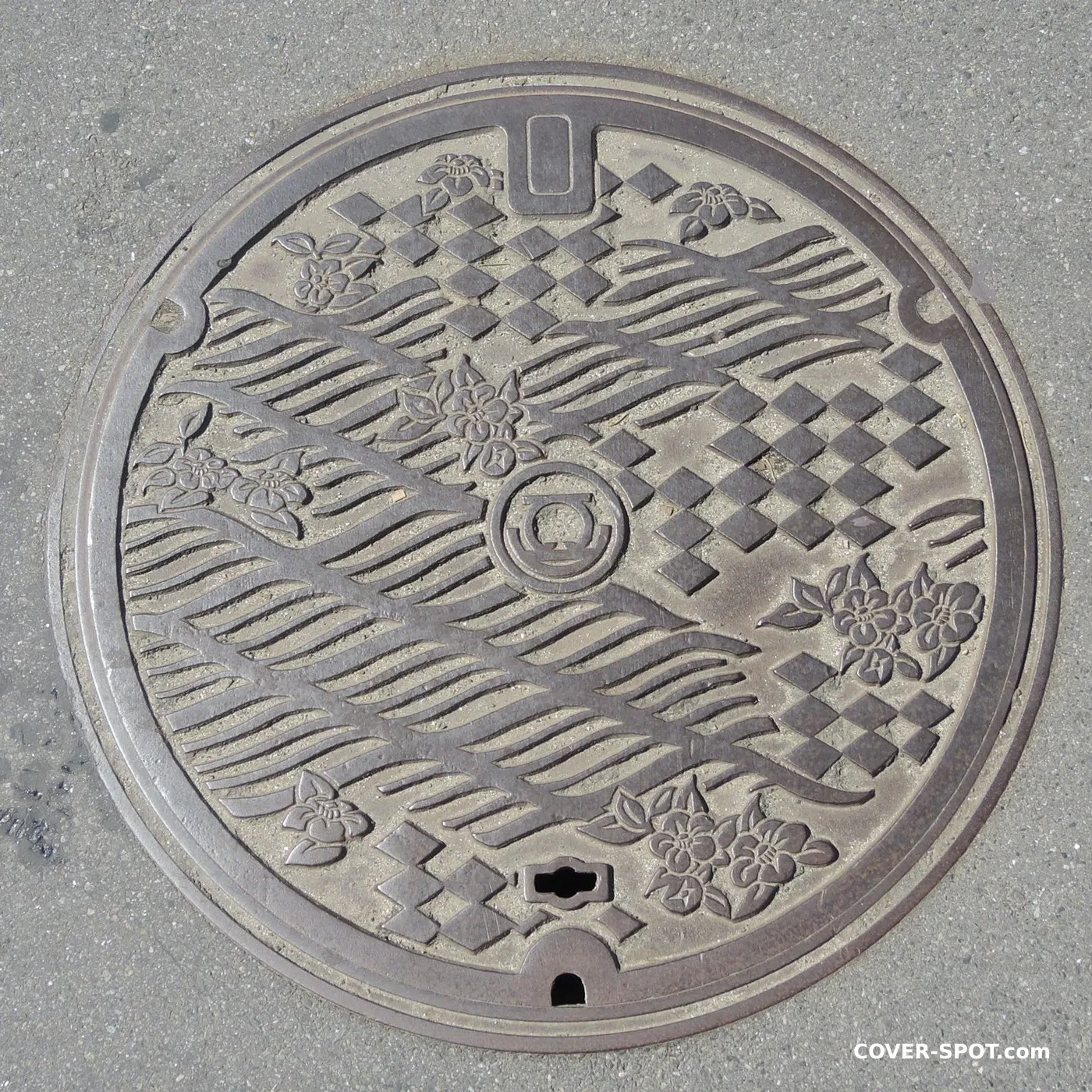 Właz kanalizacyjny w Kamakura, Japan