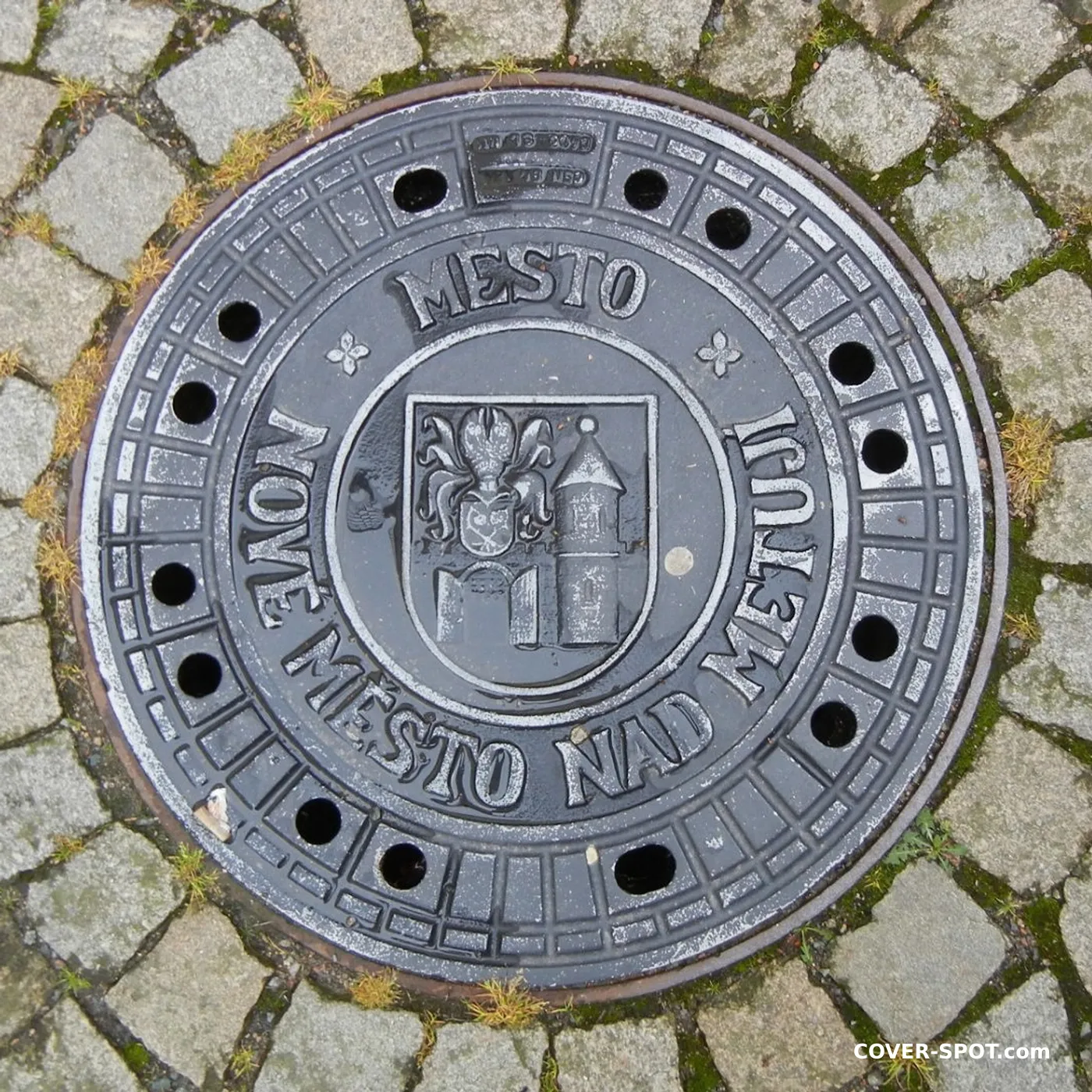 Tampa de esgoto em Nové Město nad Metují, Czechia