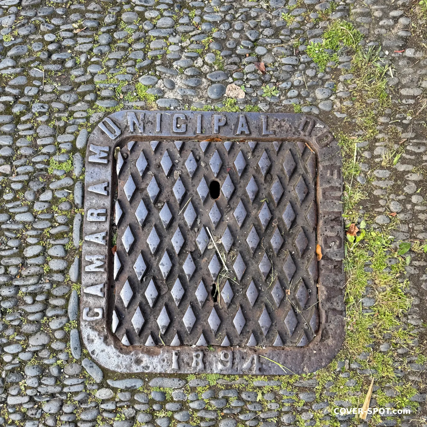 Каналізаційний люк у Santa Luzia, Madeira, Portugal