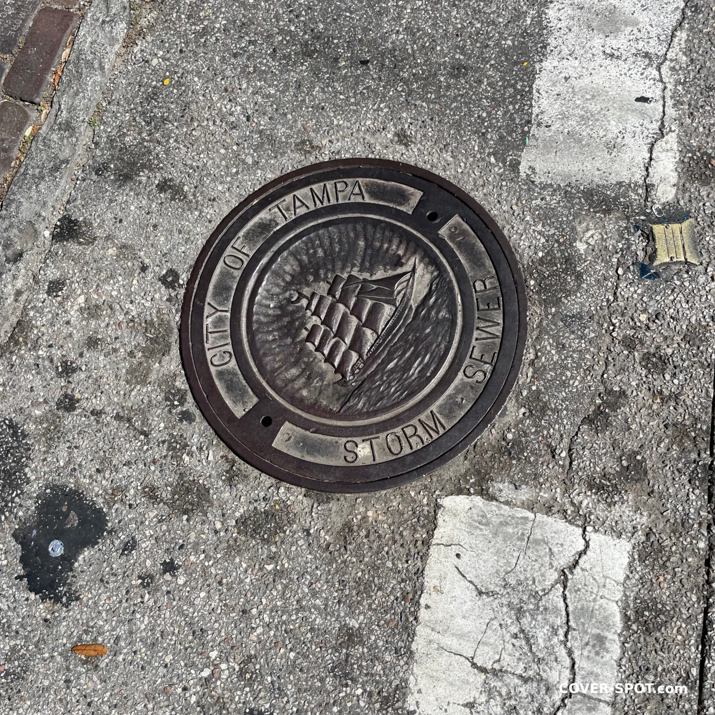 Tapa de alcantarilla en Manhattan, New York, United States