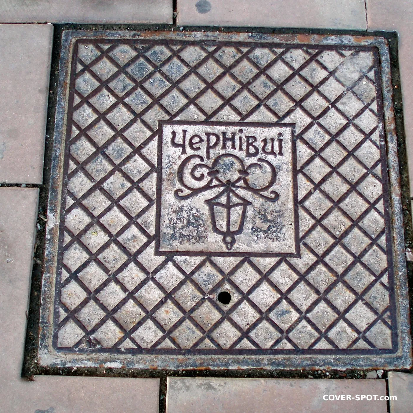 Właz kanalizacyjny w Chernihiv, Ukraine
