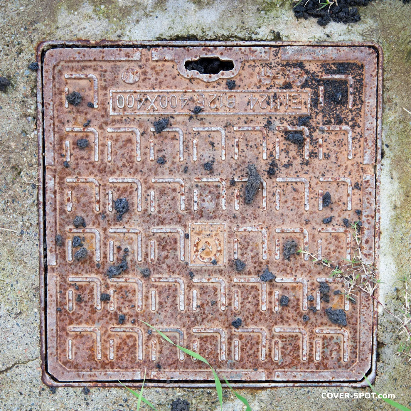 Manhole cover in Terracina, Itálie