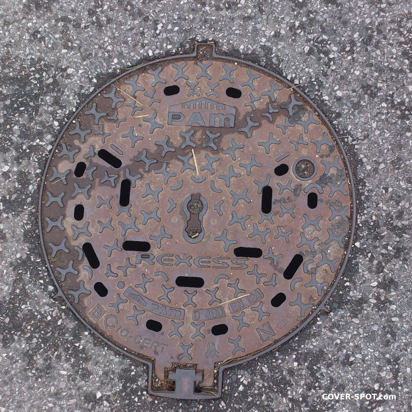 맨홀 뚜껑 Stará Paka, Královéhradecký kraj, Czechia