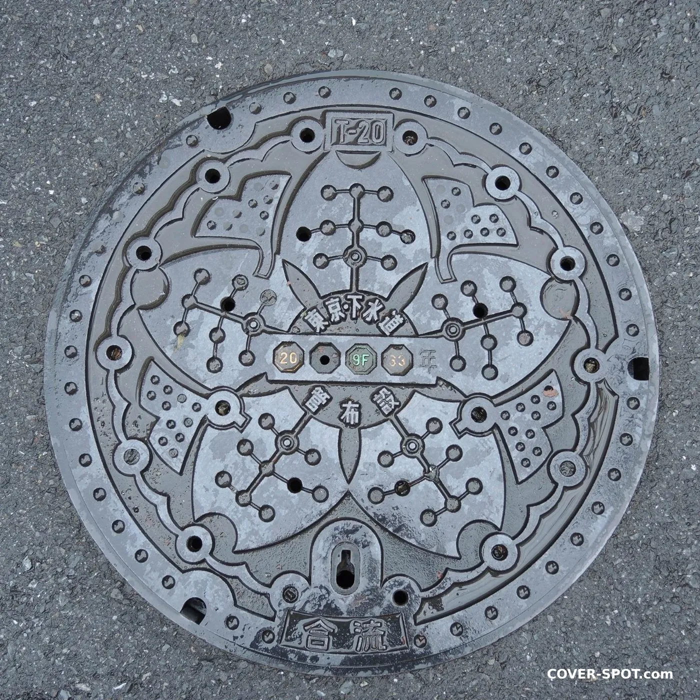 Właz kanalizacyjny w Tokyo, Japan