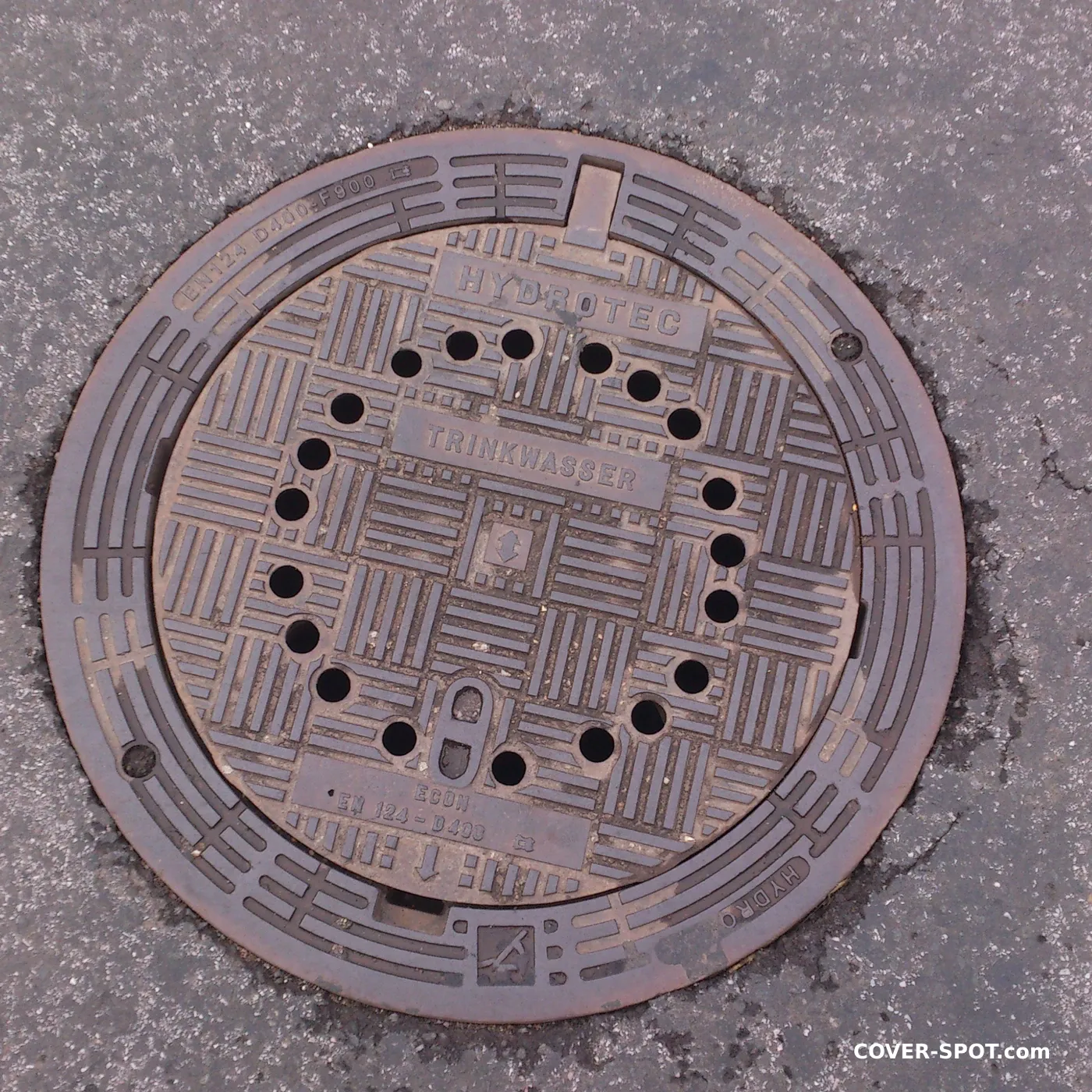 맨홀 뚜껑 Stará Paka, Královéhradecký kraj, Czechia