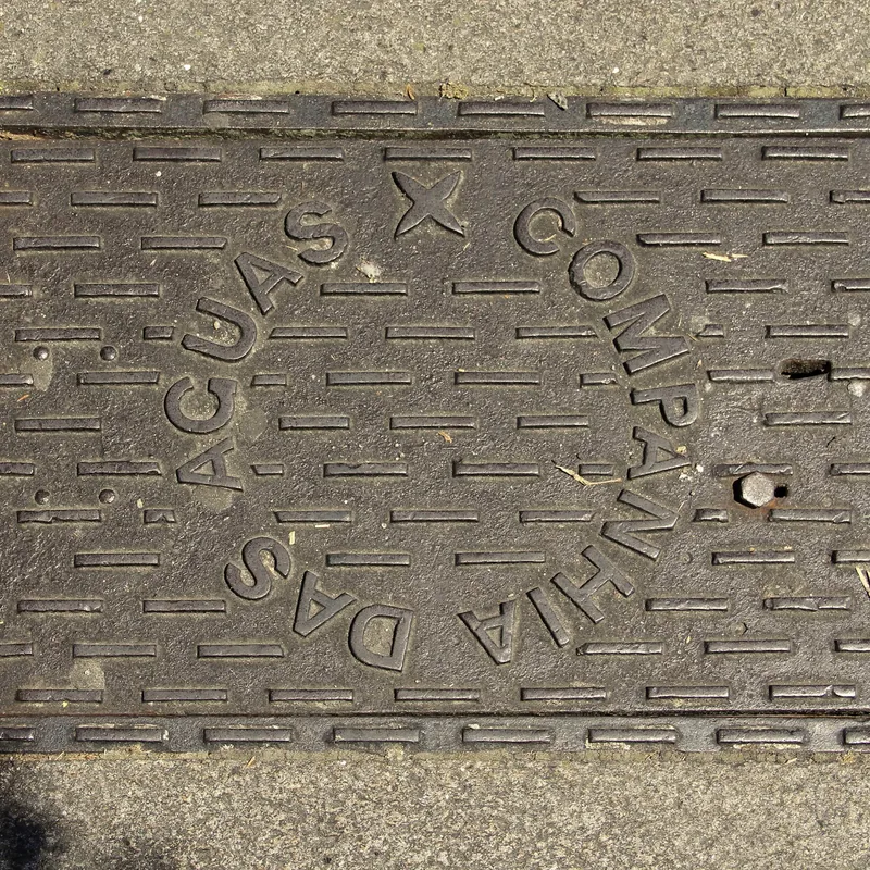 Właz kanalizacyjny w Porto, Portugal