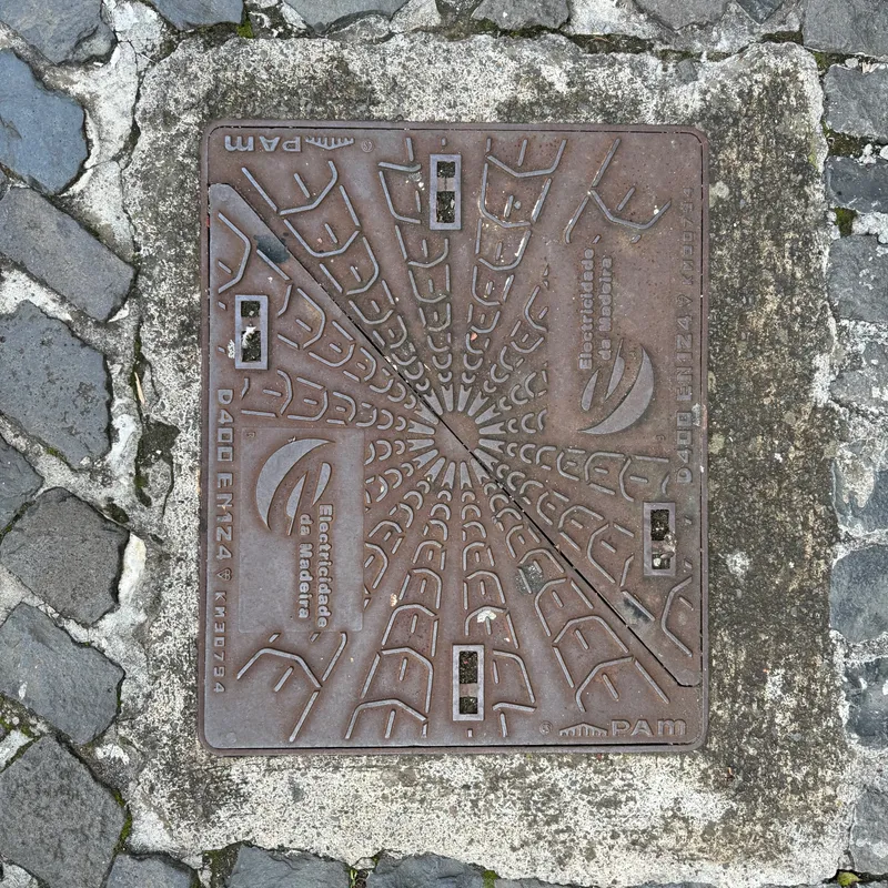 Właz kanalizacyjny w Machico, Portugal