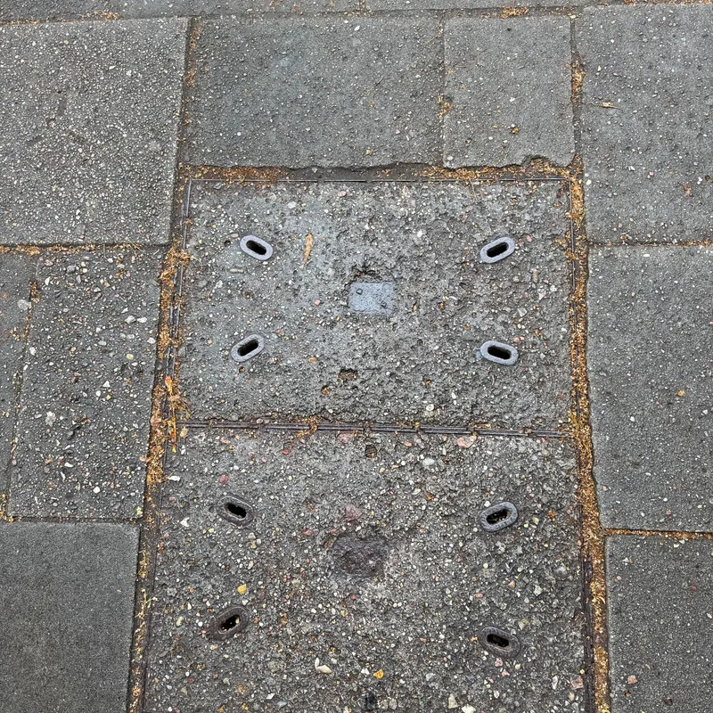 Manhole cover in Uhlenhorst, Germany
